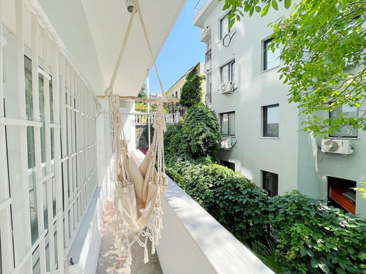 Apartment With Balcony Close To Taksim In Cihangir Istanbul Exterior photo